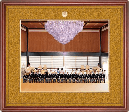 叙勲額・褒章額「藍」｜マホガニー材・木地色の高級感ある額